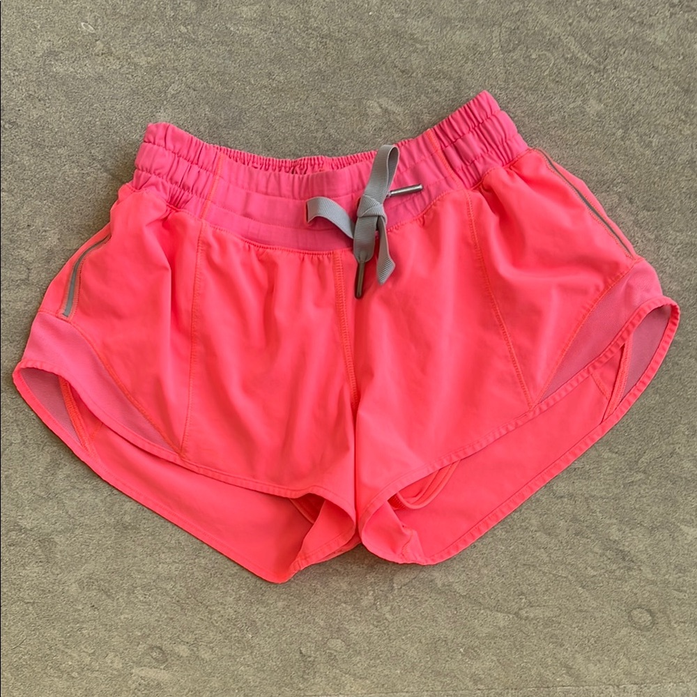 EUC Lululemon Hotty Hot Shorts -Size 2 -2.5”Inseam